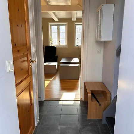 Tidligere Stall Omgjort Til Koselig Hjem I Sentrum Tromso Exterior photo