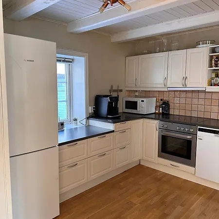 Tidligere Stall Omgjort Til Koselig Hjem I Sentrum Tromso Exterior photo