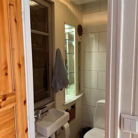 Tidligere Stall Omgjort Til Koselig Hjem I Sentrum Tromso Exterior photo